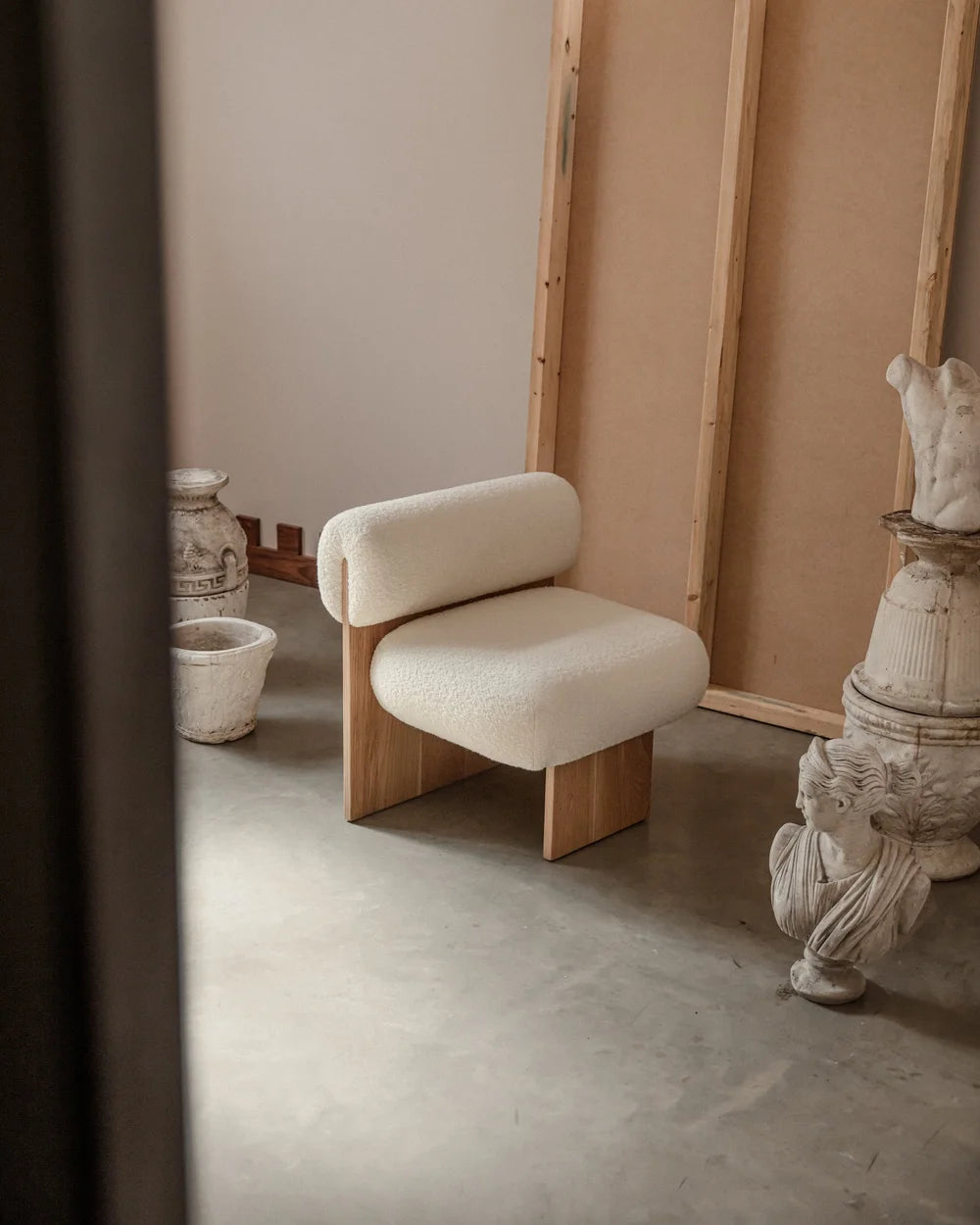 L'Art de Vivre (ART) Lounge Chair by Fomu Studio — alternate view 1